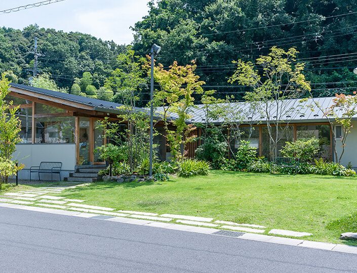 KAN,MA Diningの庭／大滝工務...