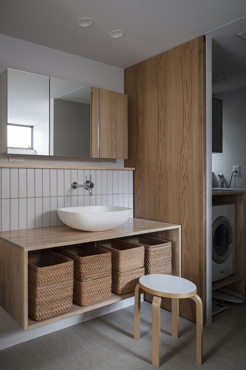 街に開く職住一体の家_洗面所 | 横浜 建築設計事務所 建築家|