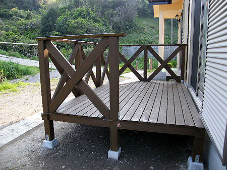 出入り口は右の躯体側に設定