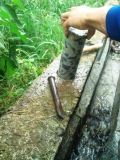 フェンス施工中　コア抜き