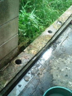 フェンス施工中　コア抜き