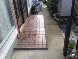 玄関タイル　張替え前