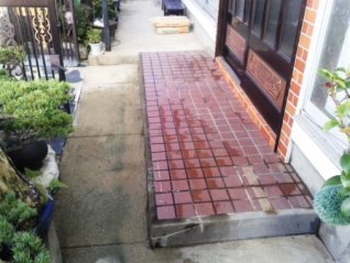 玄関タイル　張替え前