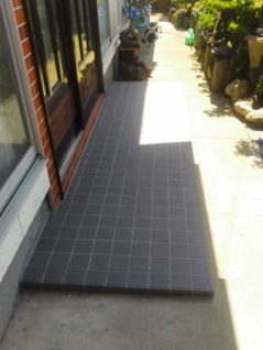 玄関タイル　張替え後