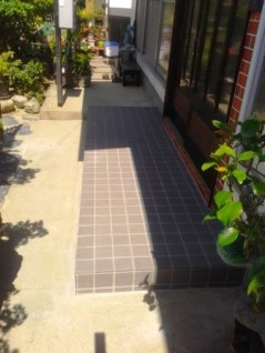 玄関タイル　張替え後