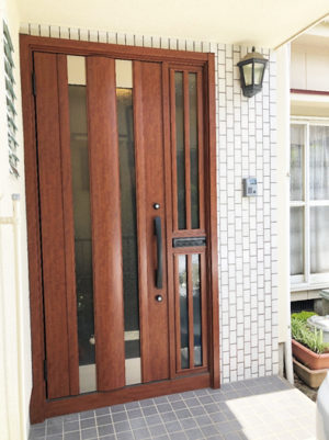 鹿児島市の玄関ドアリフォーム施工事例｜O様邸｜リクシル「リシェント?」左右の開き方も変更可能♪安心の防犯ドア【リビングプラザ滝の神】鹿児島市・リフォーム・塗装・外構・造園