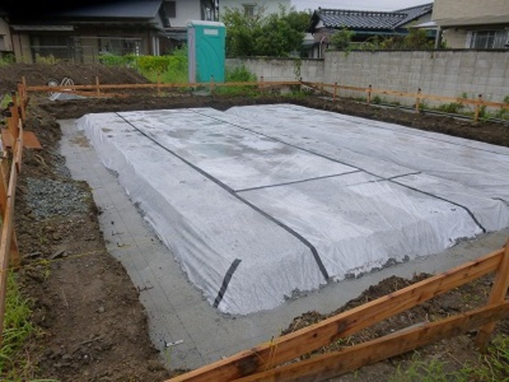 根伐り及びベタ基礎下地