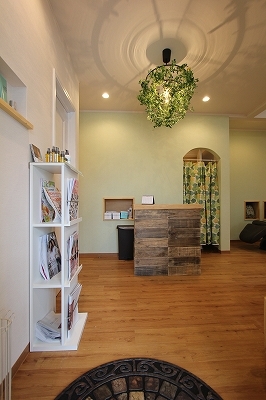 優しい色のかわいい店内