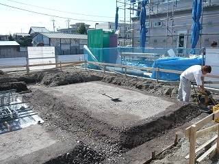 着工　基礎工事