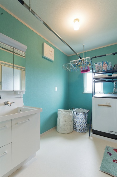 カラフルな洗面脱衣所