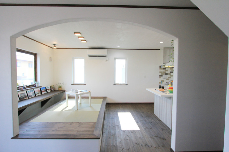 漆喰で塗られたアーチの向こうはお施主様こだわりのスペース