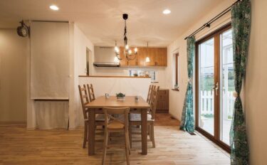 憧れを叶えた木製サッシの可愛い北欧住宅