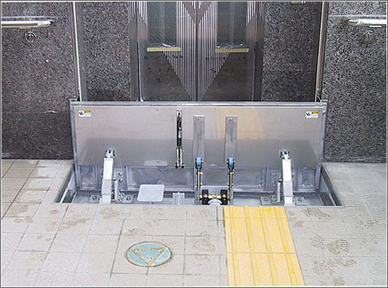 地下鉄出入口（エレベーター前）