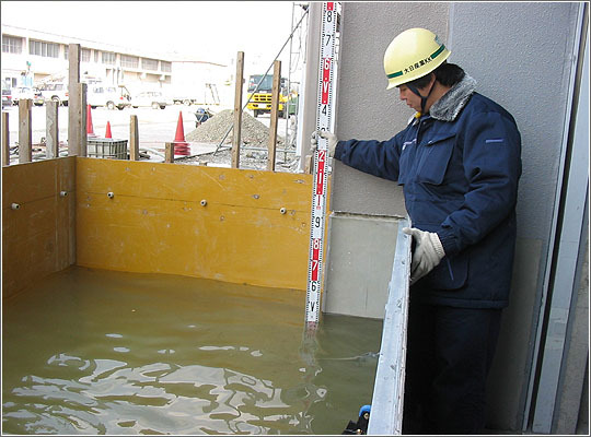 搬入口（現地水張り）