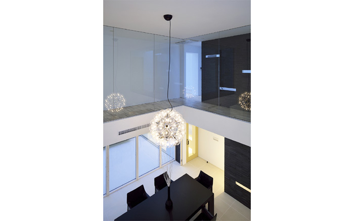 伊賀上野の家2階の吹抜けと廊下