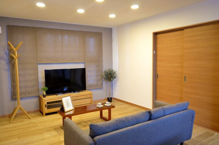 寝室のちょっとした書斎スペースが嬉しい家...