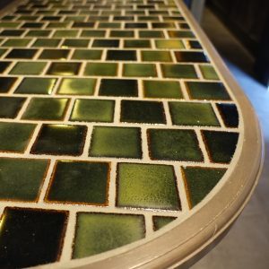 タイル張り　飲食店カウンター・テーブルに施工