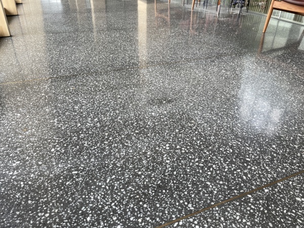 テラクリスタ入りのビールストーン床