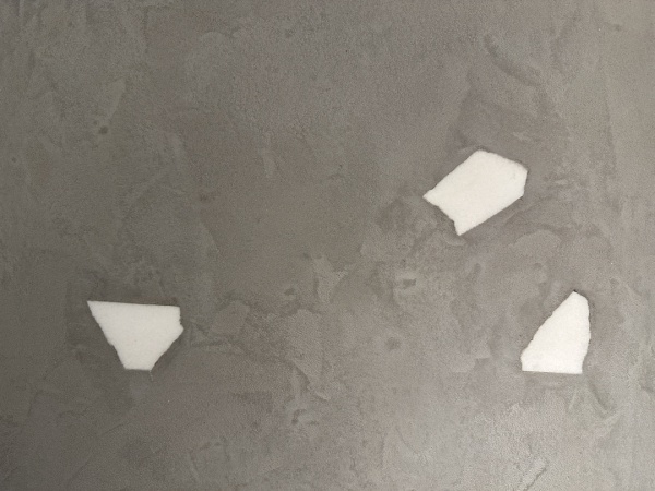 大理石を埋め込んだモールテックスの壁