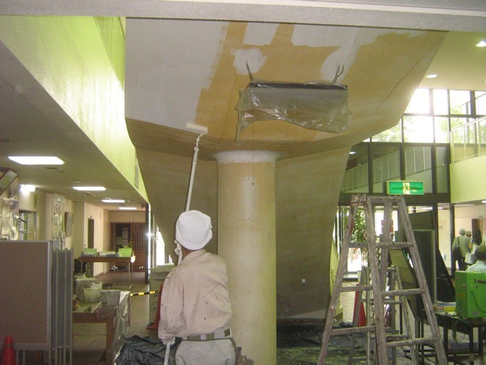 埼玉県朝霞市　内装壁塗装 下塗り中
