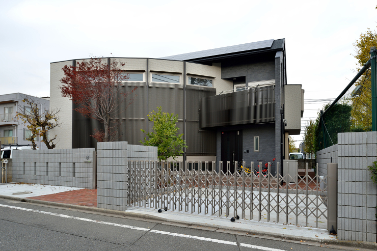 外付ブラインドシャッターで安心して一階の...