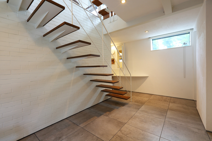 お隣の庭や神社の杜の景色を取り込む「借景...