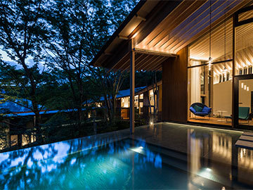 プールから眺める