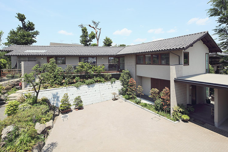 和モダンな家　外観南面