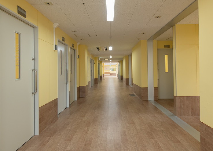 重度棟 1 寮内部　廊下