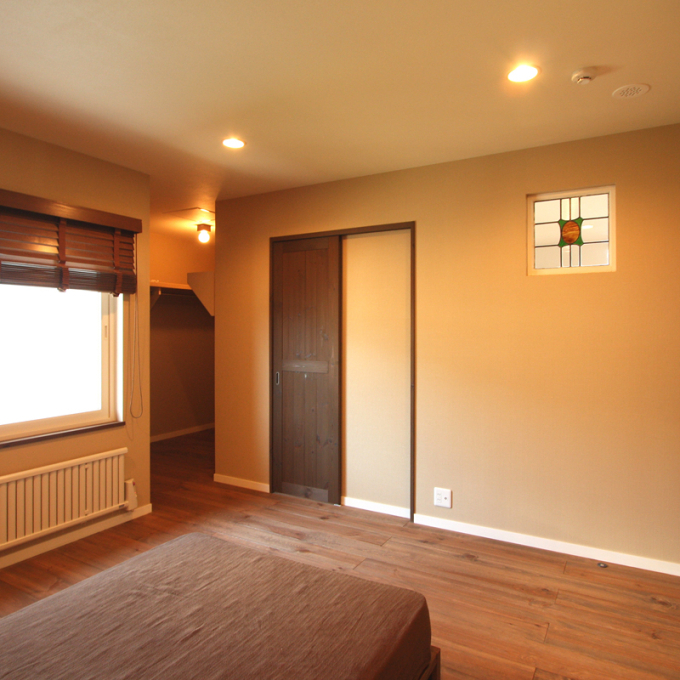 埋め込みのステンドグラスも一点物