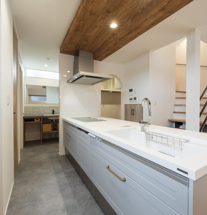 木×グレイッシュホワイトの家｜イルム｜施...