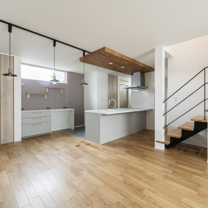 木×グレイッシュホワイトの家｜イルム｜施...