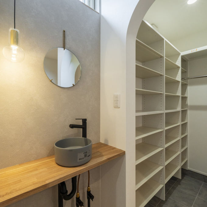 木×グレイッシュホワイトの家｜イルム｜施...