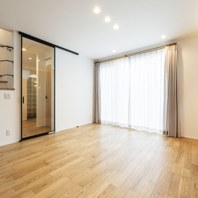 木×グレイッシュホワイトの家｜イルム｜施...