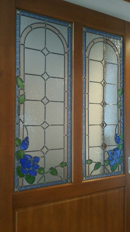 青いバラを引戸に | ステンドグラス アートプレイス