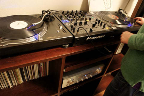 レコード/機材収納・DJ練習。理想を詰め込んだDJブース オーダーメイ...