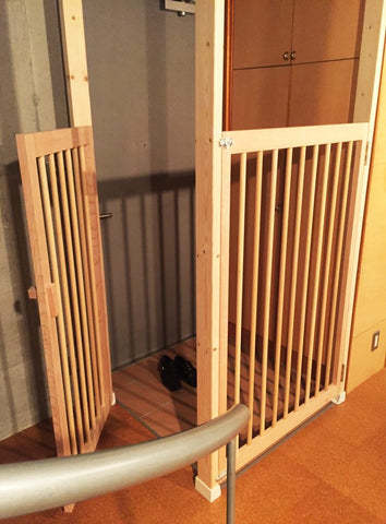 猫と人が安心して暮らせる、玄関用のねこ脱走防止用柵 オーダーメイド家具...