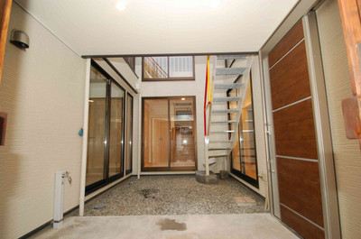 2013年 川崎市内にて 東南を囲われた場所での建て替え: 川崎市の設...