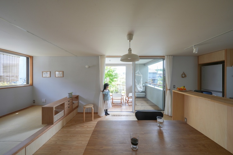 雑木が囲む半屋外空間を楽しむ暮らし - 100LIFE| 相羽建設 |...