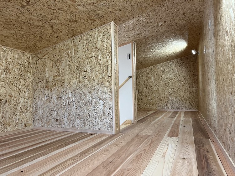 リビング土間のある田舎暮らしの家（小屋裏収納） |高気密高断熱 | 茨...