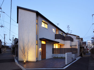 建築家と建てる「中庭のある無垢な珪藻土の家」家事導線も細かく決めた子育...