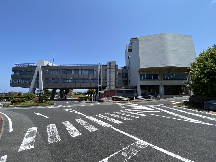 吉阪隆正の旧江津市庁舎、「公共施設を断念し民間譲渡へ」という市長判断が...