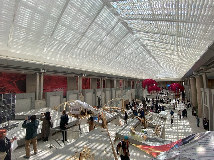 丹下健三の無念を晴らす横浜美術館、丹下都市建築設計により可動ルーバー復...