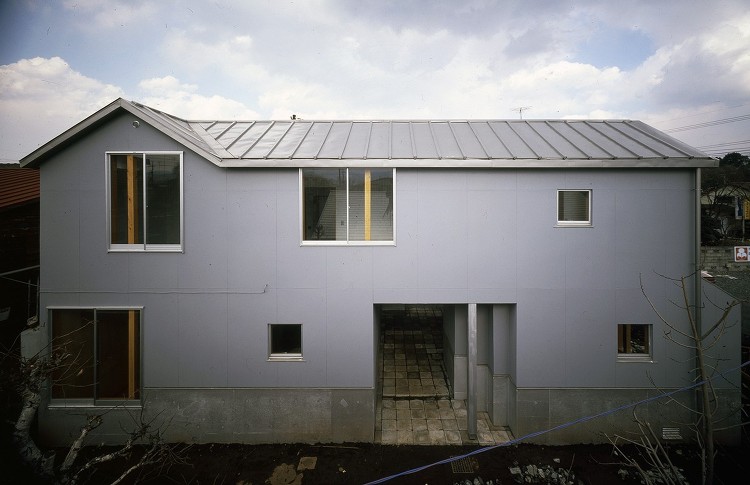 倉方俊輔連載「ポストモダニズムの歴史」18：「散田の共同住宅」のアイロ...