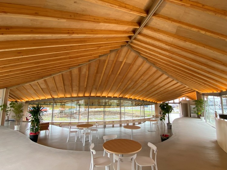 o+hの新作に驚嘆、山形「さくらんぼ畑のオフィス」の“突き抜け感” |...