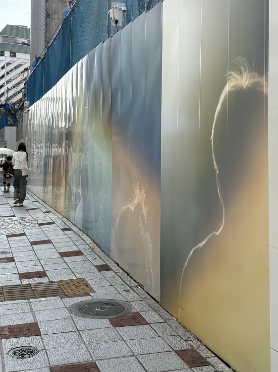 東急百貨店跡地で仮囲いアート「渋谷松濤ウォールギャラリー」がスタート、...