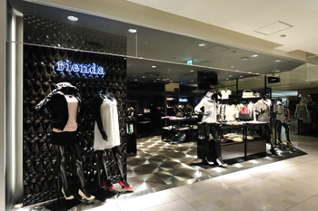 rienda 新宿ルミネエストのデザイン内装施工事例 [新宿]｜店舗デ...