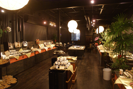 高橋総本舗のデザイン内装施工事例 [柳川]｜店舗デザイン.COM