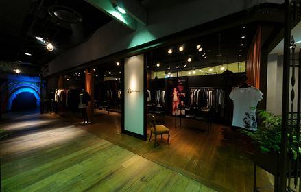 Des Pierre アパレル [心斎橋] 店舗デザイン.COM