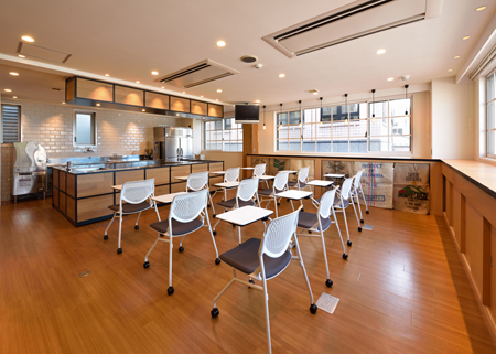セミナールームのデザイン内装施工事例 [虎ノ門]｜店舗デザイン.COM